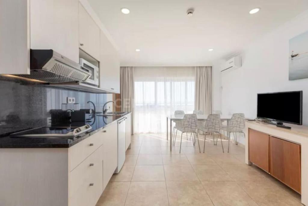 Cozy Apartment With Seaview 300M From The Beach Portimao Bagian luar foto