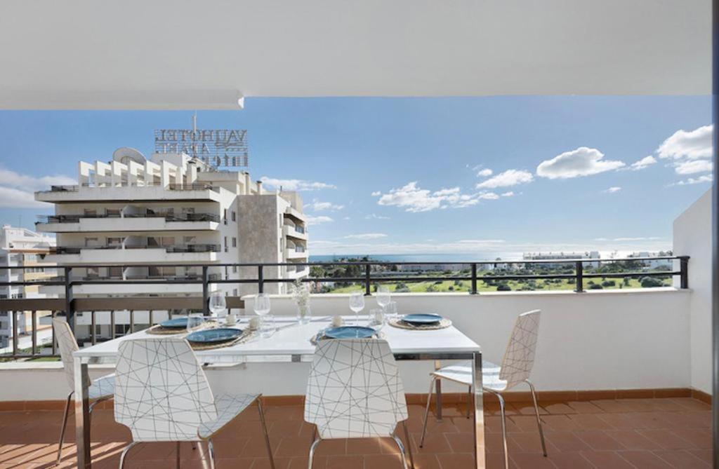 Cozy Apartment With Seaview 300M From The Beach Portimao Bagian luar foto