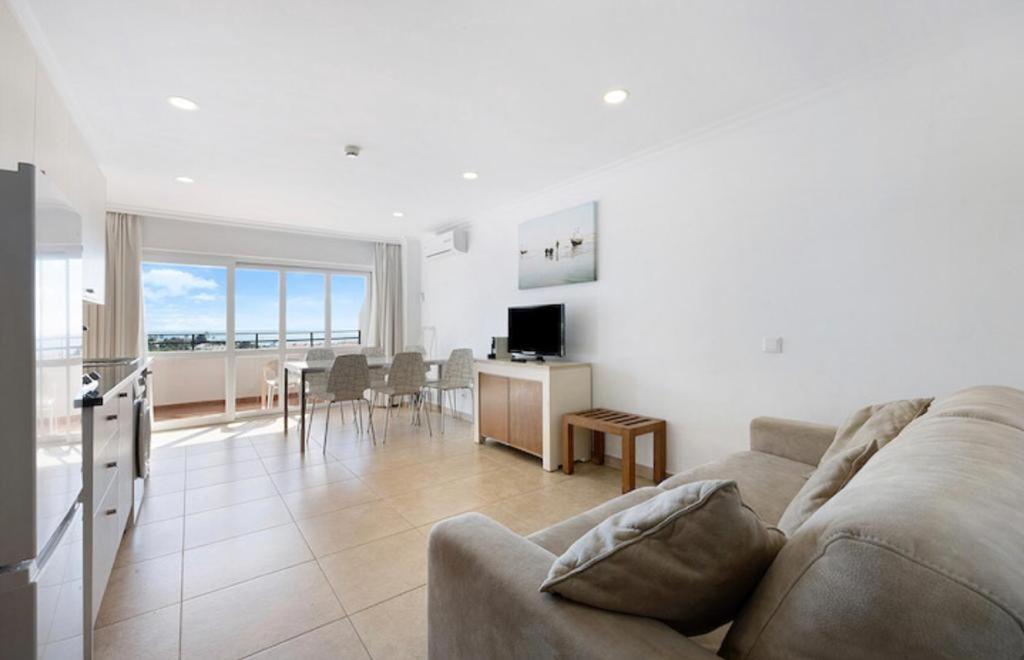Cozy Apartment With Seaview 300M From The Beach Portimao Bagian luar foto